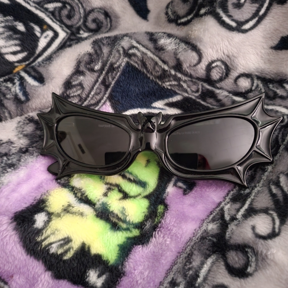 Vampira® Bat Glasses in Black by La Femme En Noir Soldout - Picture 3 of 9